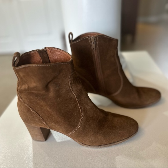 J. Crew Suede Ankle Booties with wooden heel.  Size 9 - Picture 5 of 7